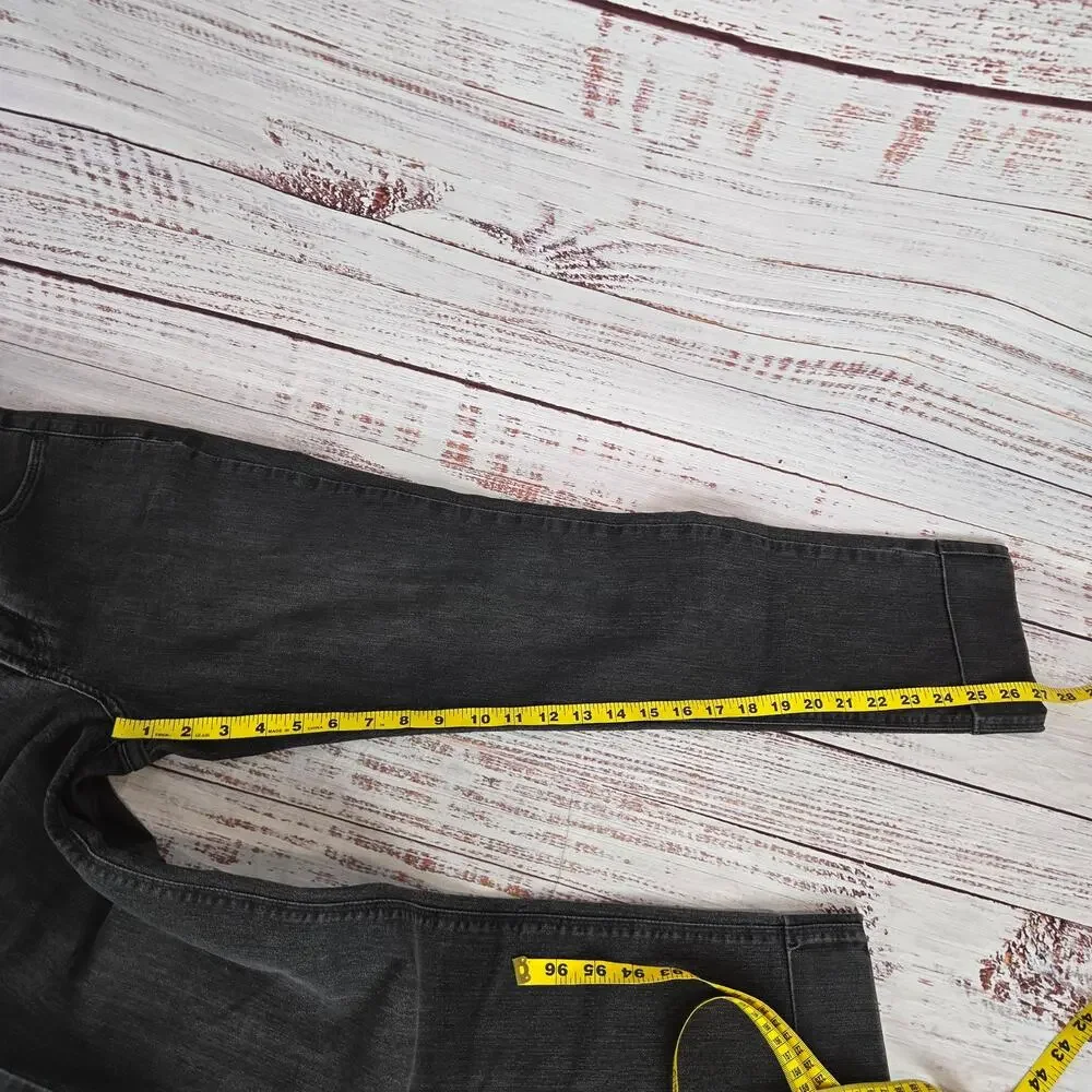 NYDJ Black Cuffed Crop Jeans Size 2 Lift Tuck Stretch Outdoor Basic Casual Party